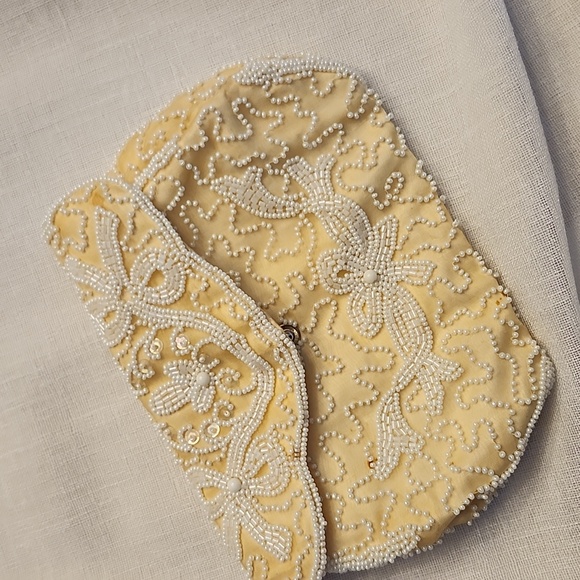 Walborg Vintage 1940's Hand Beaded Clutch, $55 - Picture 9 of 10